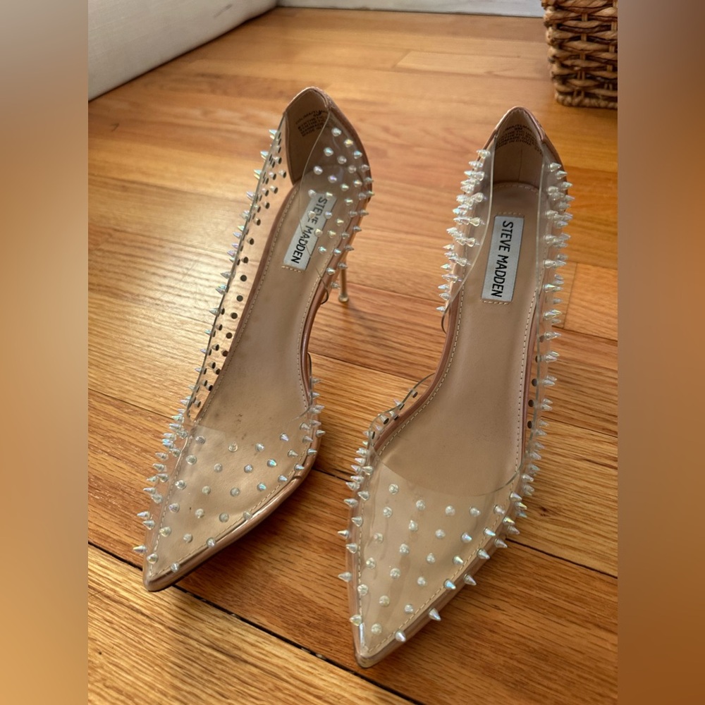 Steve Madden Studded Pointed Toe Pump - Size: 9